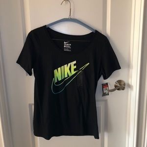Short sleeve Nike shirt TAG!!